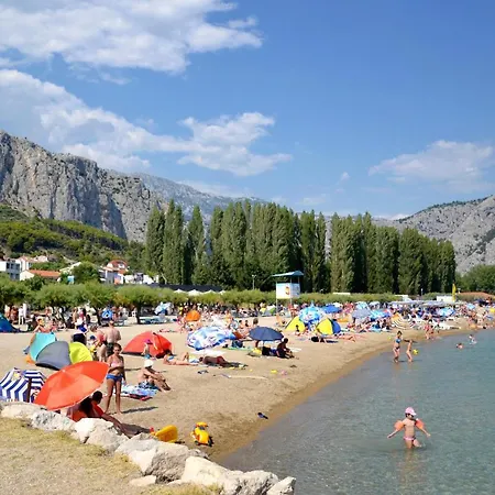 Apartman Apartments By The Sea Duce, Omis - 7576 Duce