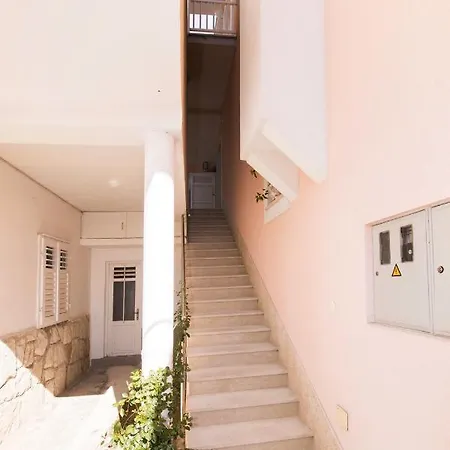 Apartment Apartments By The Sea Duce, Omis - 7576 Duce