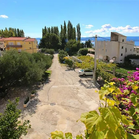 Apartment Apartments By The Sea Duce, Omis - 7576 Duce