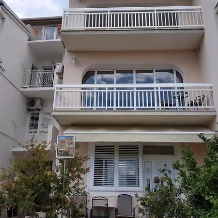 Apartman Apartments By The Sea Duce, Omis - 7576 Duce