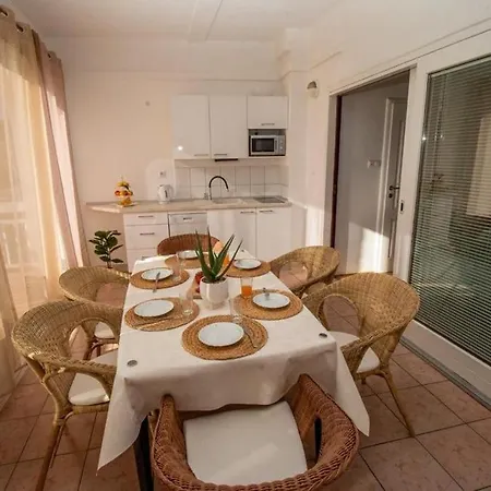 Apartment Apartments By The Sea Duce, Omis - 7576