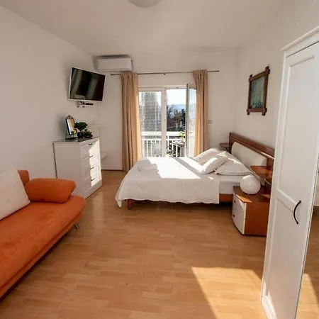 Apartments By The Sea Duce, Omis - 7576 * Duce