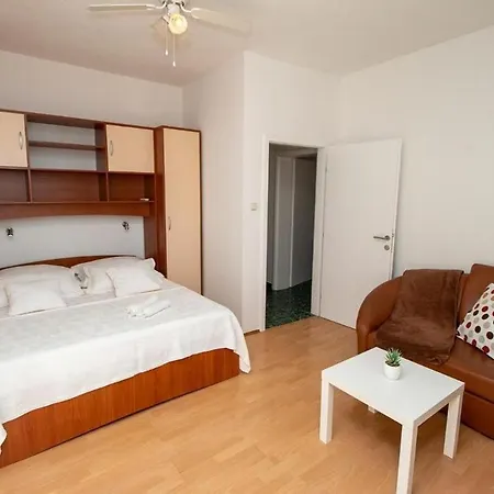 Apartment Apartments By The Sea Duce, Omis - 7576 *