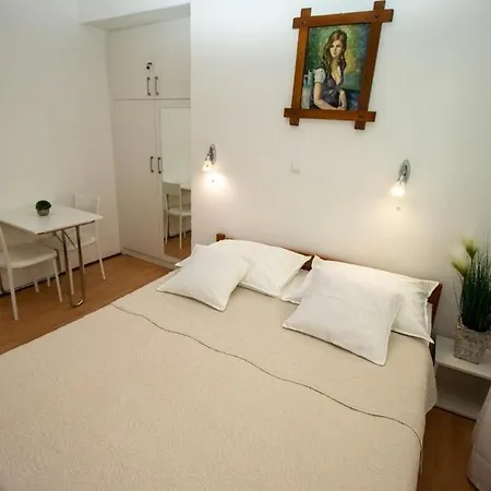 Apartment Apartments By The Sea Duce, Omis - 7576 *