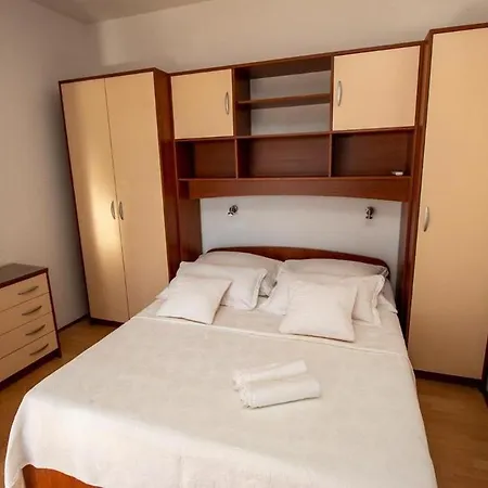 Apartments By The Sea Duce, Omis - 7576 Duce