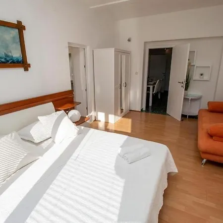 Apartment Apartments By The Sea Duce, Omis - 7576 Duce