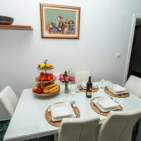By The Sea Duce, Omis - 7576 Апартаменты Дуче